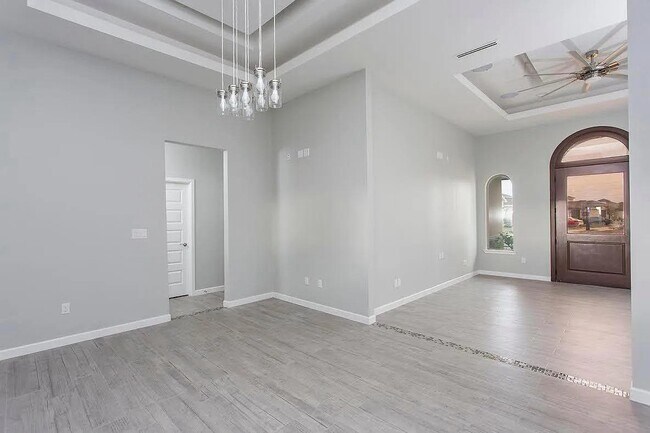 Building Photo - 2206 Liverpool Dr