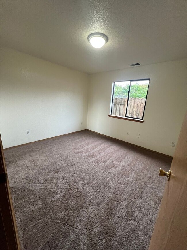 Building Photo - RSCHOOL