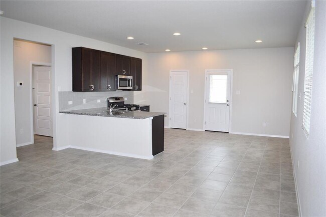 Building Photo - 117 Keltic Dr