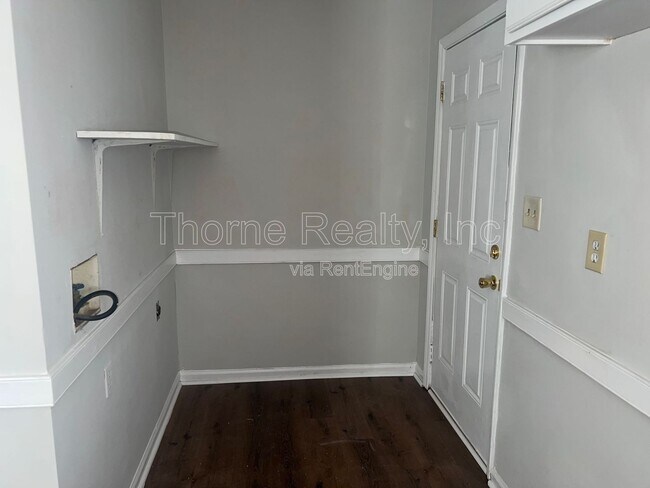 Building Photo - 1704 Charter Dr