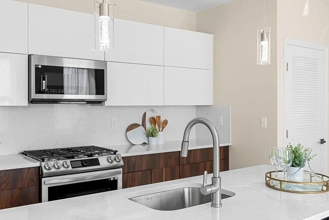 Building Photo - 124 Warren St