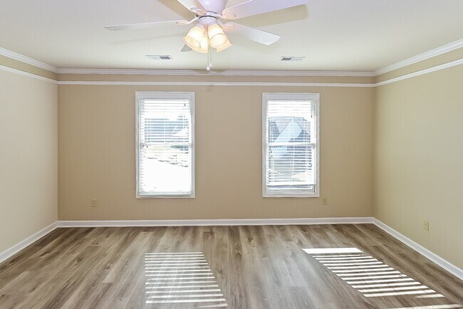 Building Photo - 10338 Ivy Laurel Cove