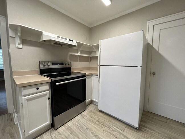 Building Photo - Charming 4-Bedroom Portland Home with Spac...