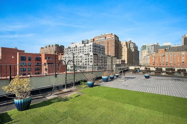 Building Photo - 251 Pacific St