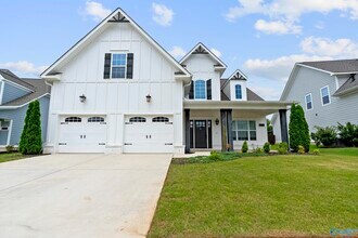 Building Photo - 6605 Waxwood Dr