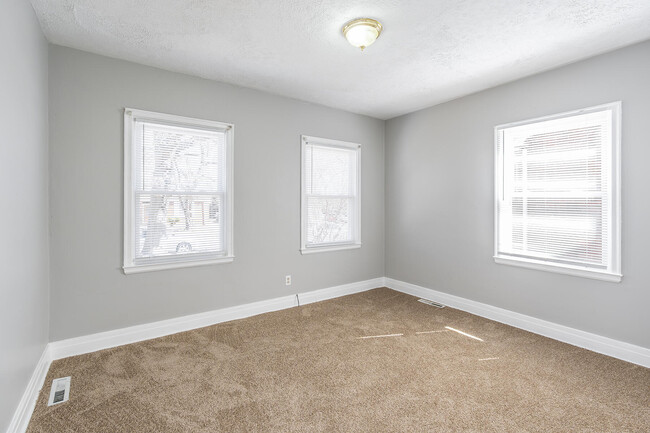 Building Photo - 418 Morrison Ave