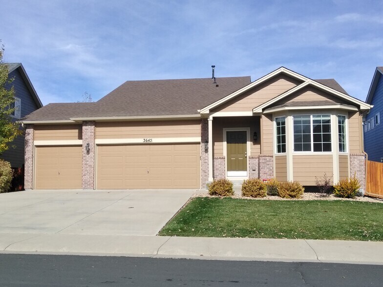 Building Photo - 3645 Desert Ridge Cir