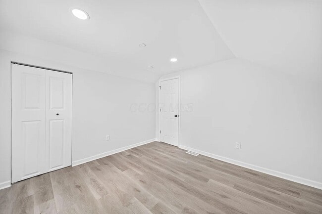 Building Photo - Fully Renovated 3BR/3BA Home with Quartz Finishes Near Easton - Move in Ready!