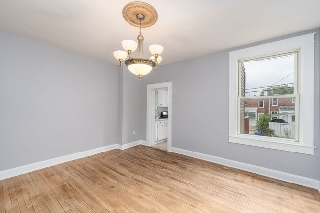 Building Photo - 737 E 37th St