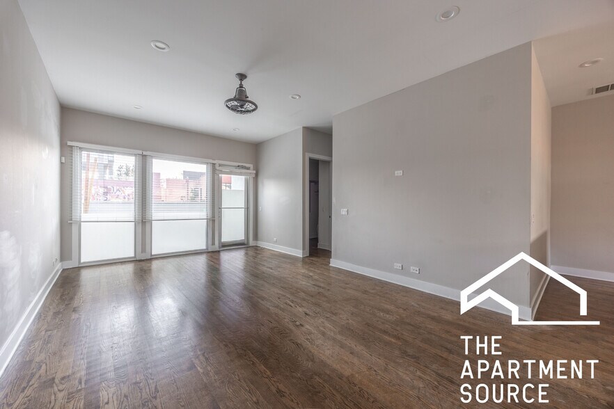 Building Photo - 1008 W Lake St