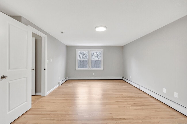 Building Photo - 19 Good Hill Rd