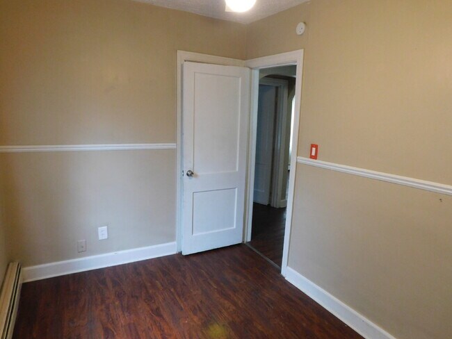 Building Photo - Sharp Bungalow in Great Location