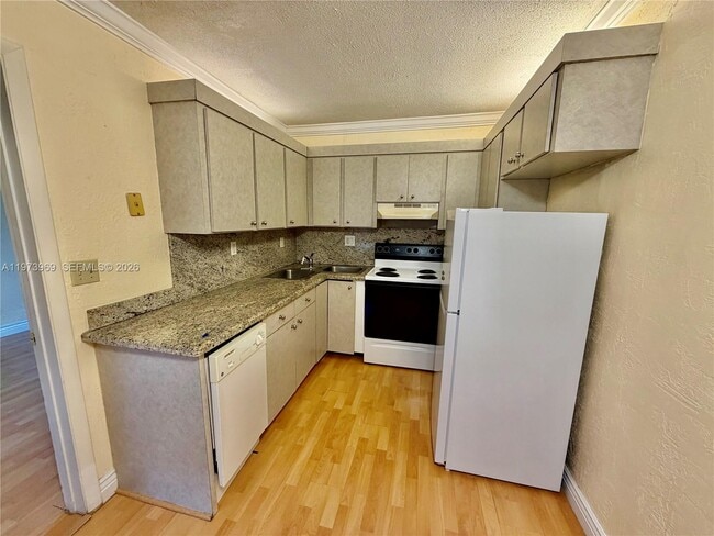 Building Photo - 510 NE 17th Ave