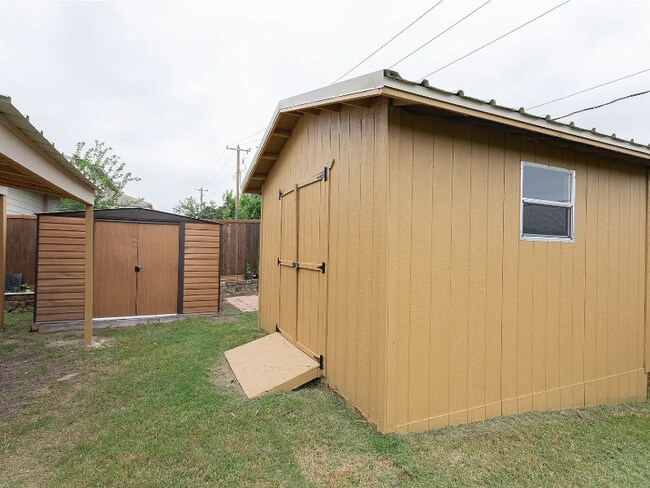 Building Photo - 1300 Wind Star Way