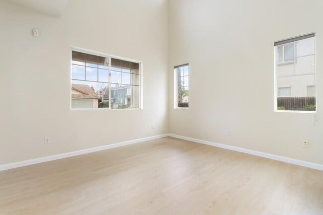 Building Photo - AVAILABLE NOW: HOME IN THE WESTERN EDGE OF...