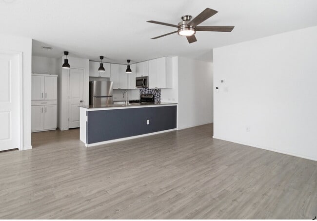 Building Photo - "Charming 4-Bedroom Haven in Saint Hedwig with 2 Full Baths and 1668 Sq Ft of Comfort!"