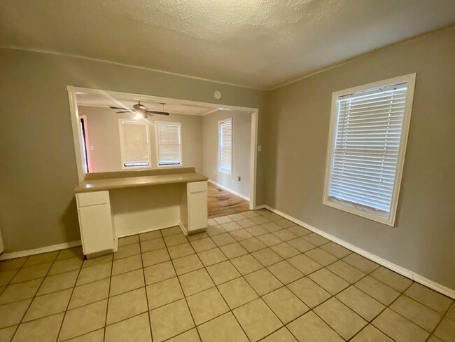 Building Photo - PRE LEASING NOW - AVAILABLE 7/14