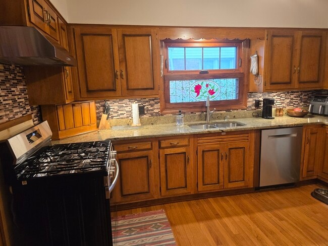 Building Photo - 437 S Craig Pl