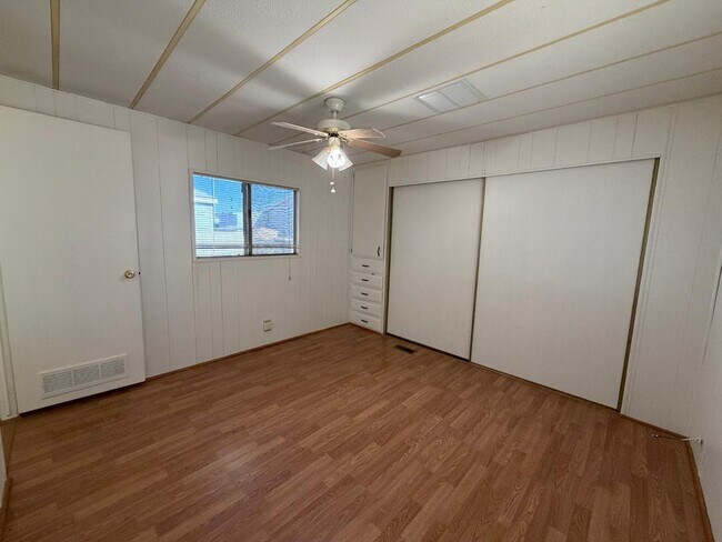 Building Photo - 345 S 58th St