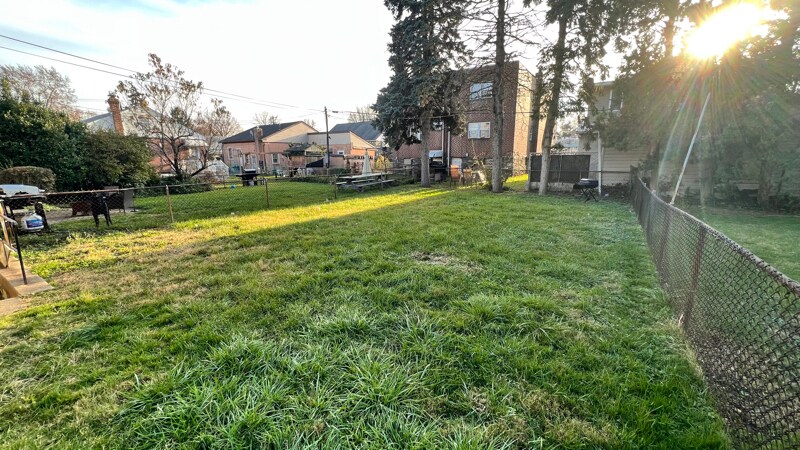 Building Photo - 1332 Faunce St