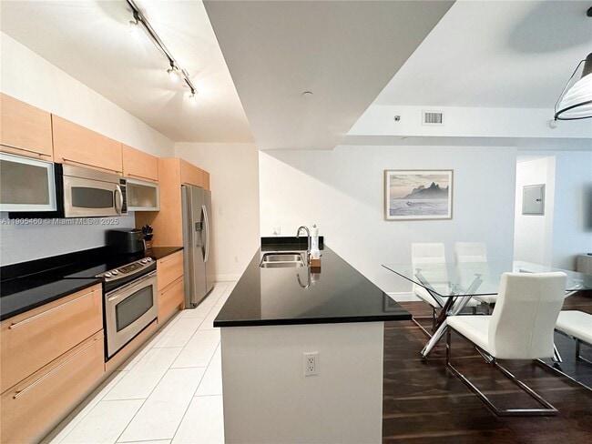 Building Photo - 951 Brickell Ave