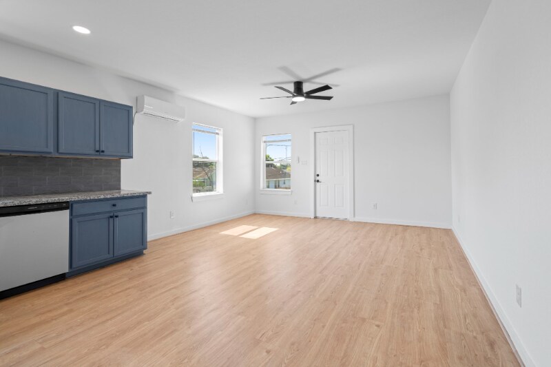 Building Photo - 6707 Avenue F
