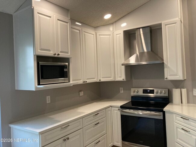 Building Photo - 8150 Loch Lomond Ln