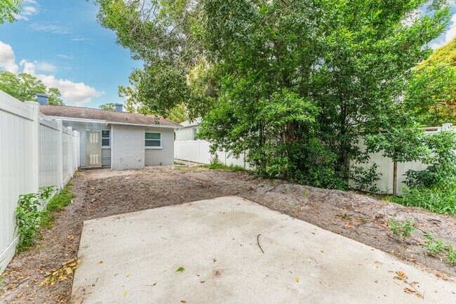 Building Photo - 2613 W Cypress St