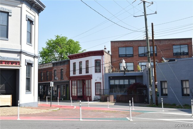Building Photo - 407 Brook Rd