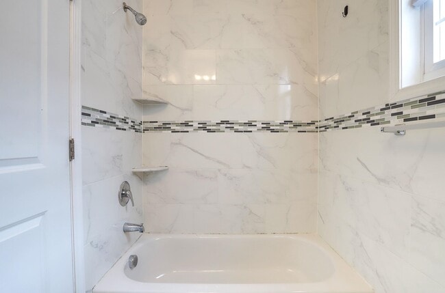 Building Photo - 345 N 2nd St