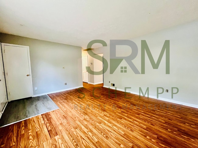 Building Photo - **NOW AVAILABLE** Updated 3BR Ranch in Shively Section 8 Accepted