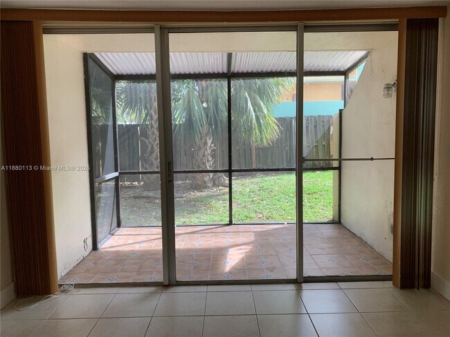 Building Photo - 8820 Fontainebleau Blvd