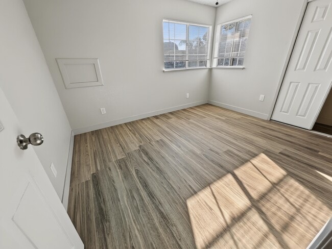 Building Photo - 3016 Park Royal Dr