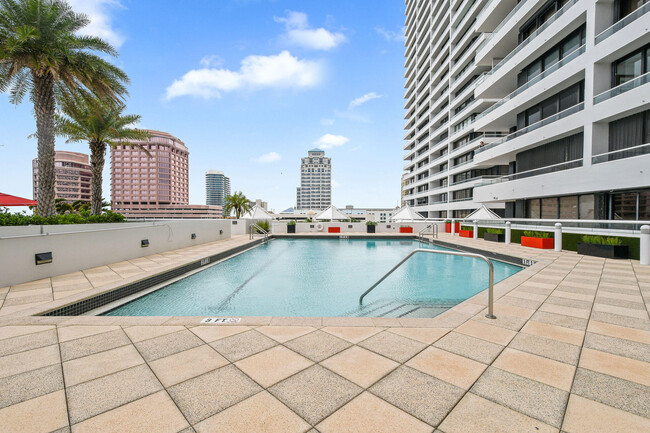Building Photo - 529 S Flagler Dr