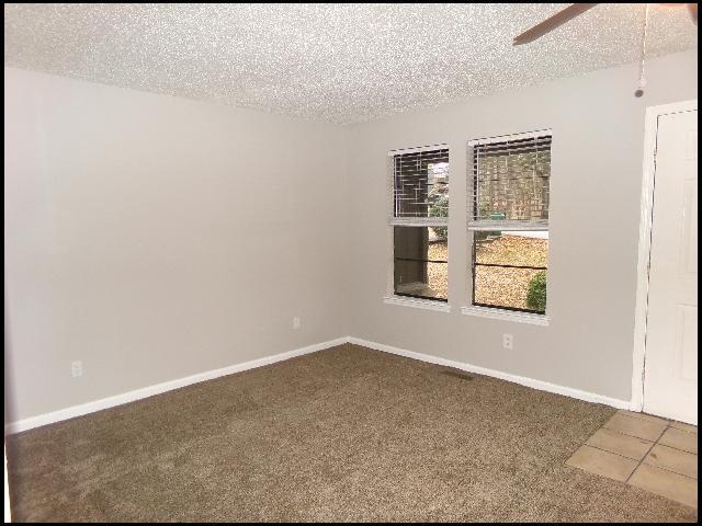 Building Photo - 2818 Stephanie Dr