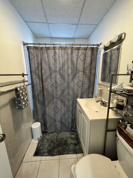 Building Photo - 383 Highland Ave