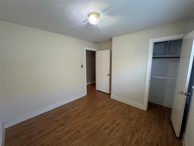 Building Photo - 1051 Grassy View Dr