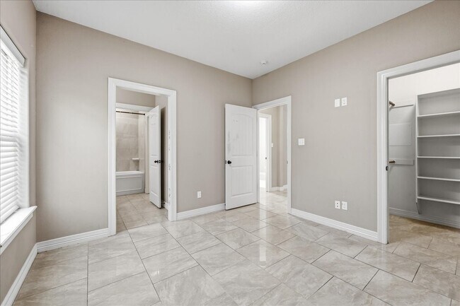 Building Photo - 160 Colonial Estates Dr