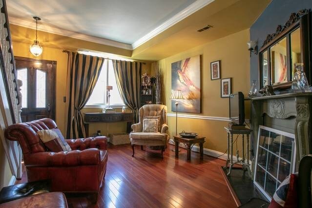 Building Photo - 730 6th St NE