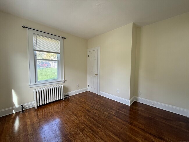 Building Photo - 556 Hawley Ave