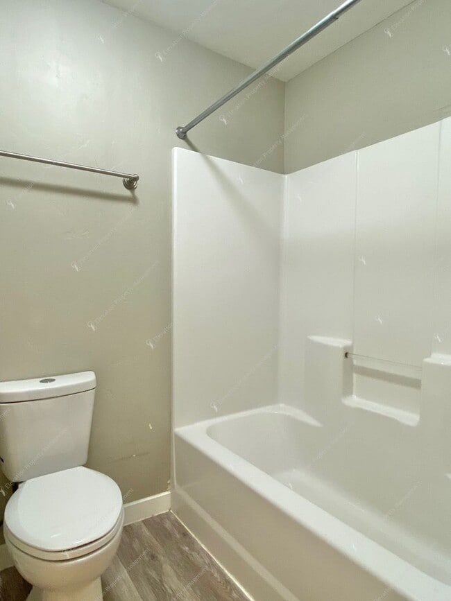 Building Photo - Bright Southeast Bend Home Near Canal Trai...