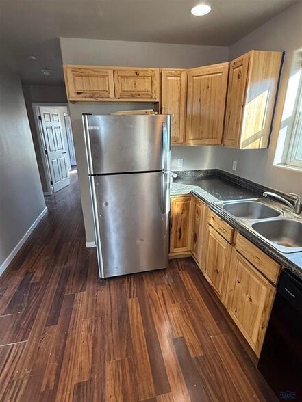 Building Photo - 960 Bennington Dr