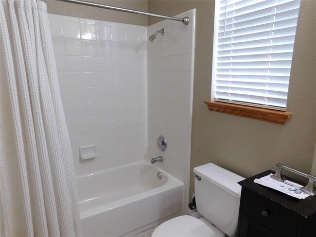 Building Photo - 1511 Homewood Cir