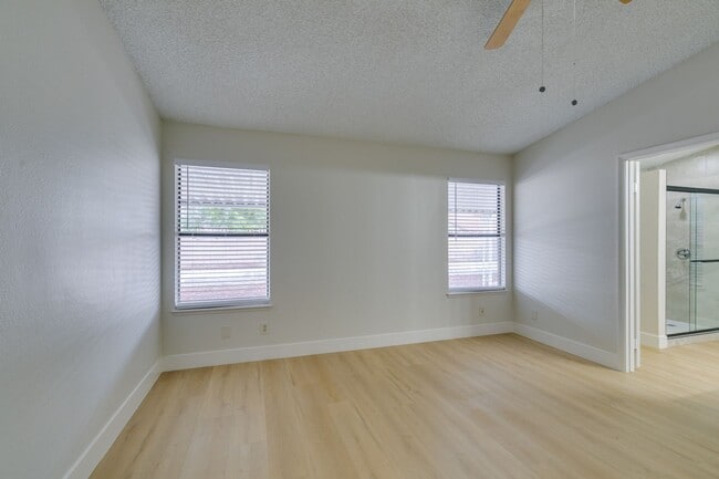 Building Photo - Charming Green Valley Single-Story Home wi...