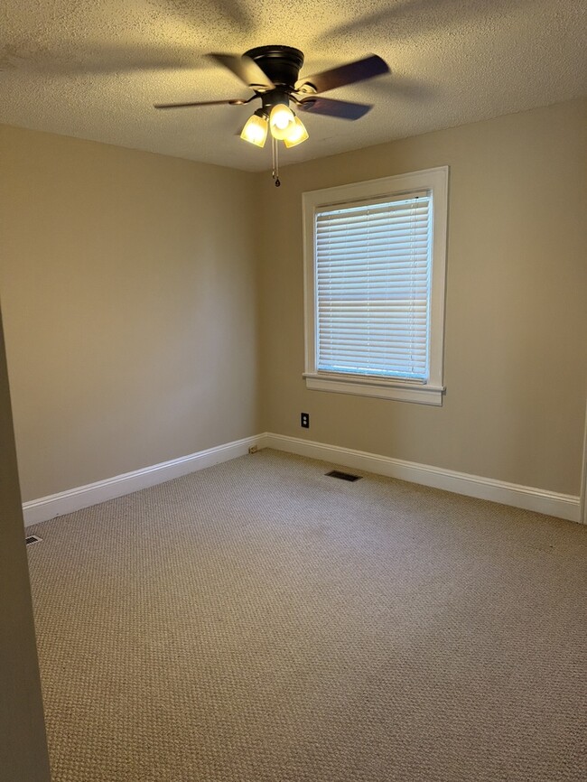 Building Photo - 427 Cedar St