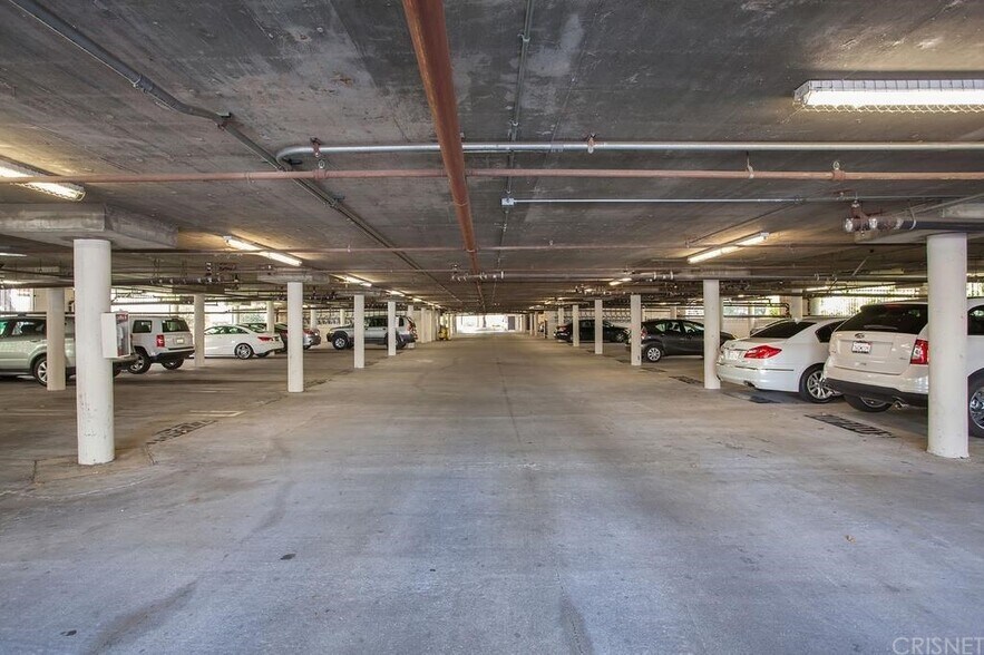 Building Photo - 21400 Burbank Blvd