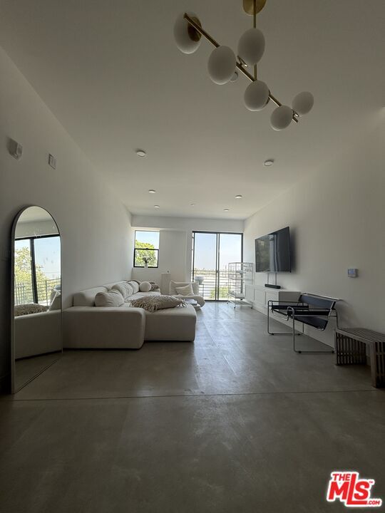 Building Photo - 10867 Fruitland Dr
