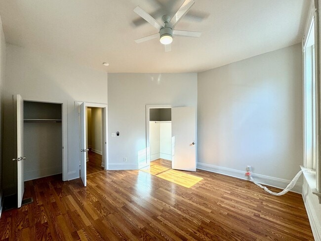 Building Photo - 2233 Victor St