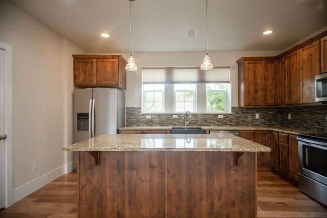 Building Photo - Charming 3-Bedroom Home in the Desirable Bucking Horse Neighborhood!