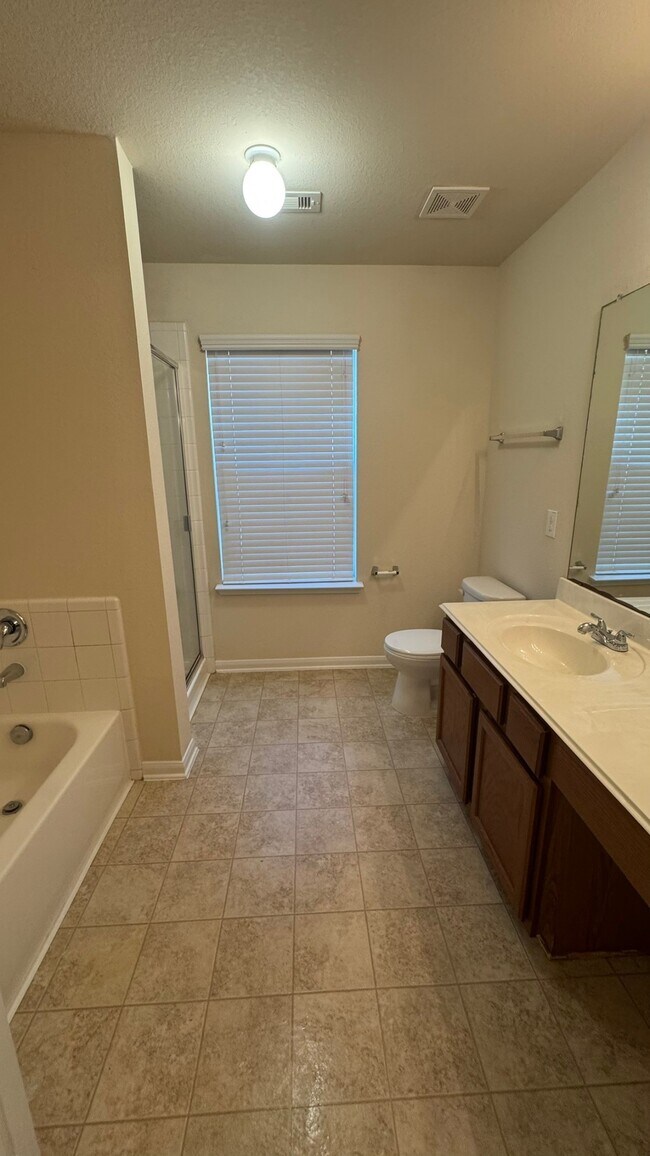 Building Photo - 1747 Nichole Woods Dr